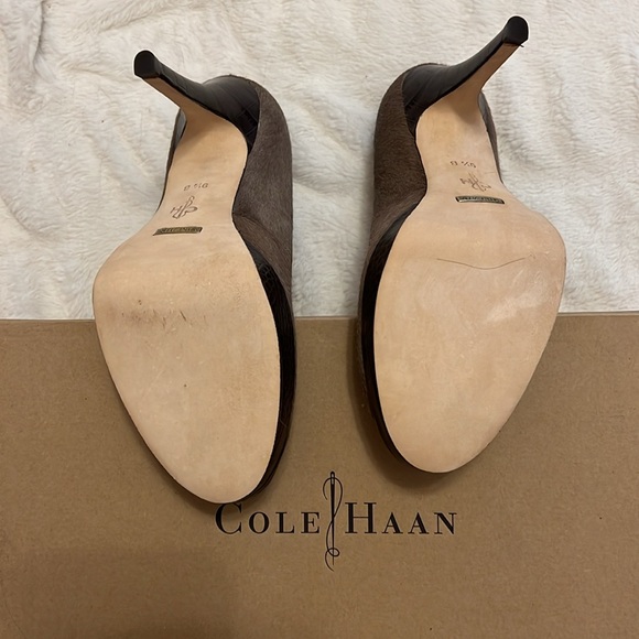 NWB Cole Haan Nike AIr 9 1/2 embossed leather peep toe heels - Picture 7 of 9